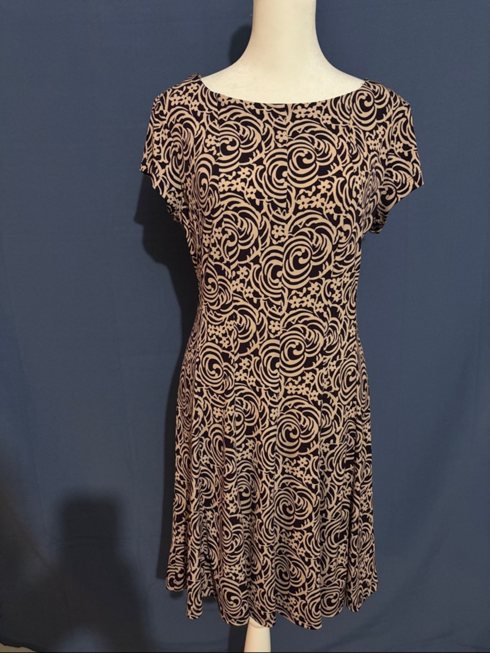 connected apparel Black and Tan Swirl-Print Short-Sleeve Midi Dress